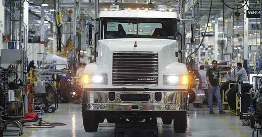 4000 uaw mack trucks workers begin striking at east coast plants 