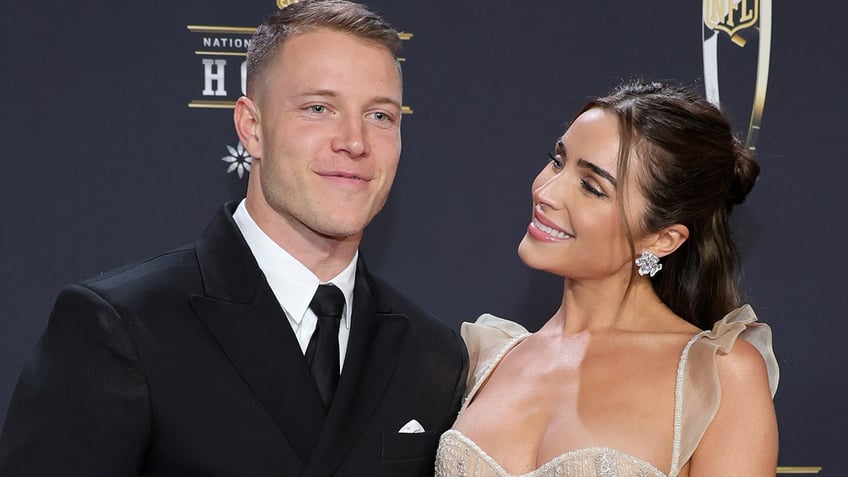 49ers christian mccaffrey leaves fiancee oliva culpo in tears with surprise at her bachelorette party