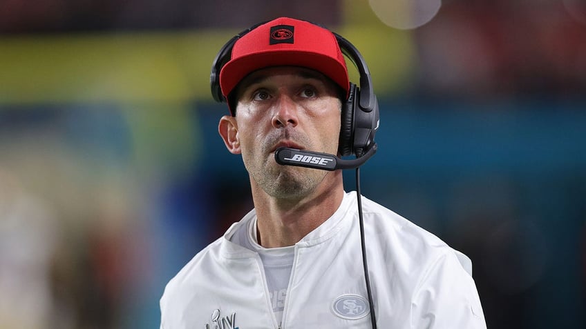 Kyle Shanahan of the San Francisco 49ers reacts during a game