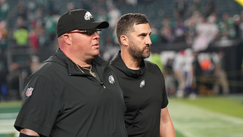 49ers kyle shanahan has no hard feelings toward eagles head of security big dom disandro