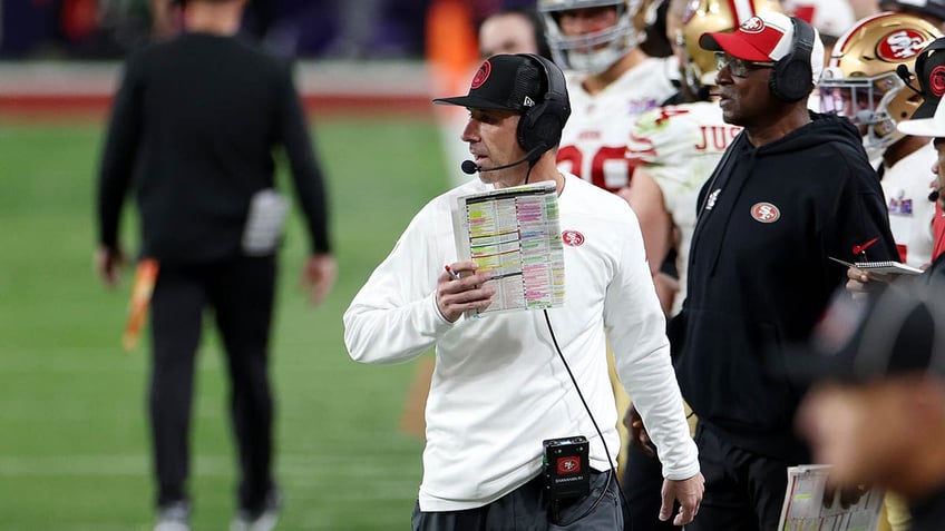 Kyle Shanahan coaching