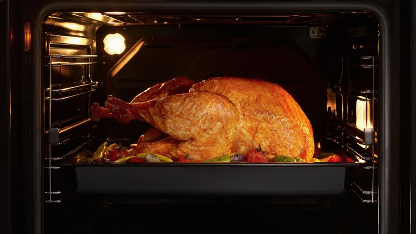 5 common mistakes when cooking a turkey on thanksgiving chef leah cohen reveals how to avoid them