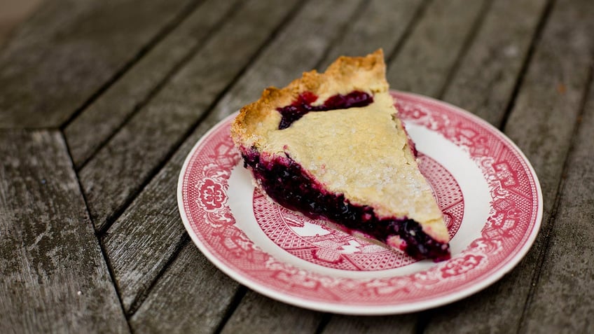 slice of blueberry pie