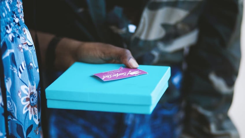 5 gift card tricks targeting you this holiday season