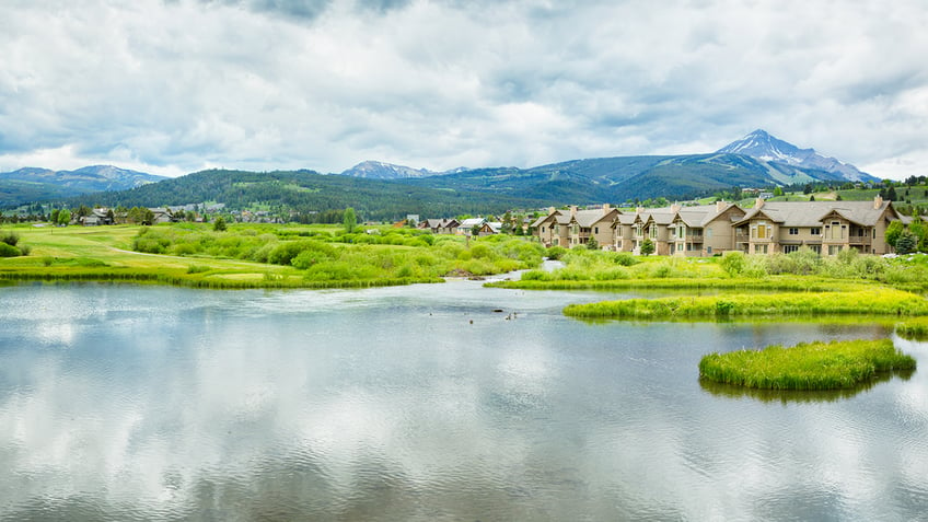 5 ski towns that make perfect summer vacation destinations