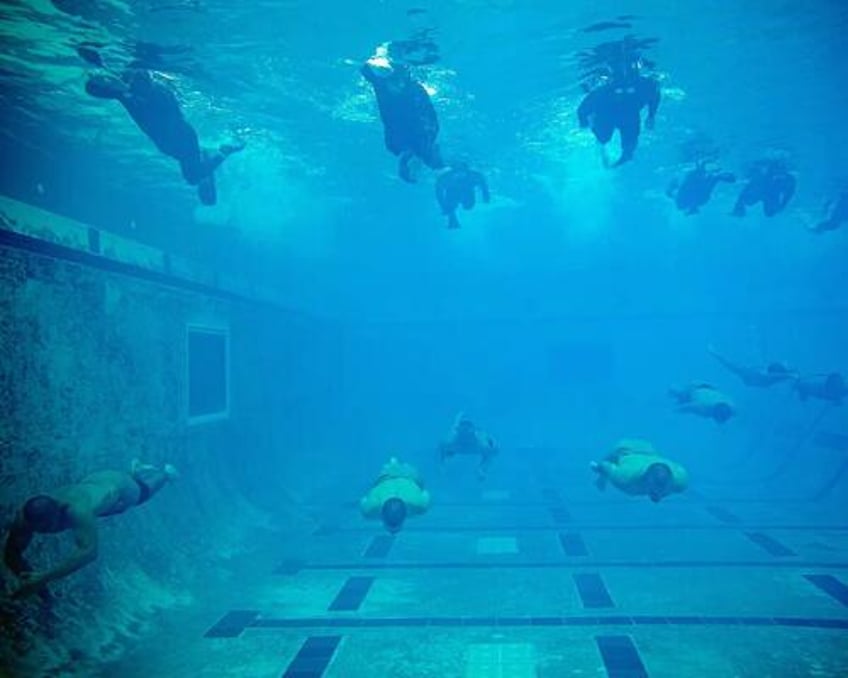 5 ways to build extraordinary resilience according to an ex navy seal and paralympic champion