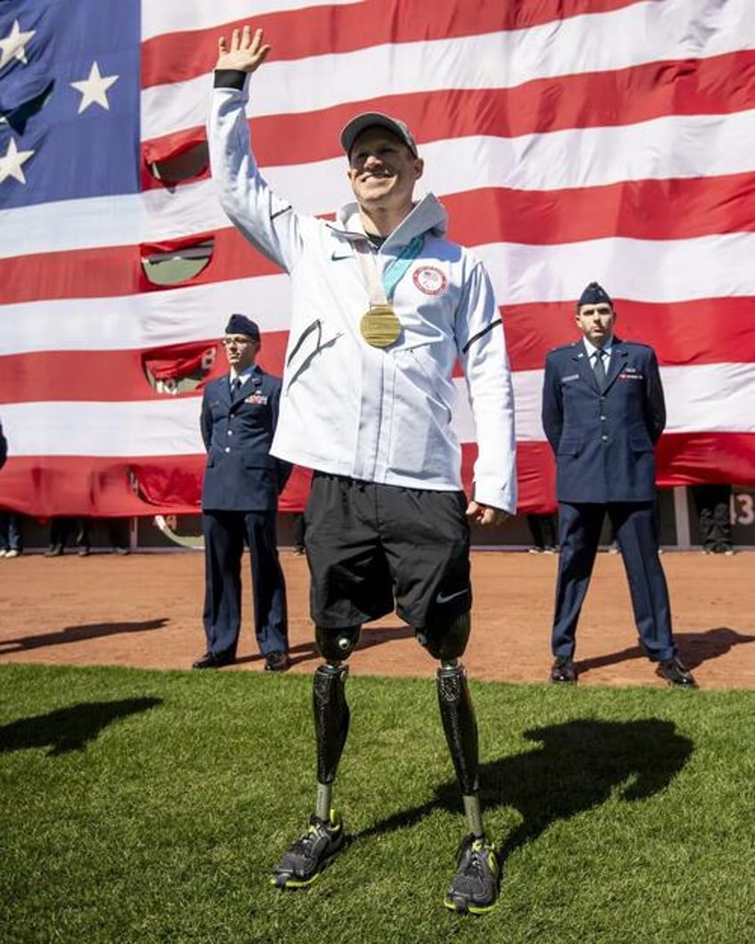 5 ways to build extraordinary resilience according to an ex navy seal and paralympic champion