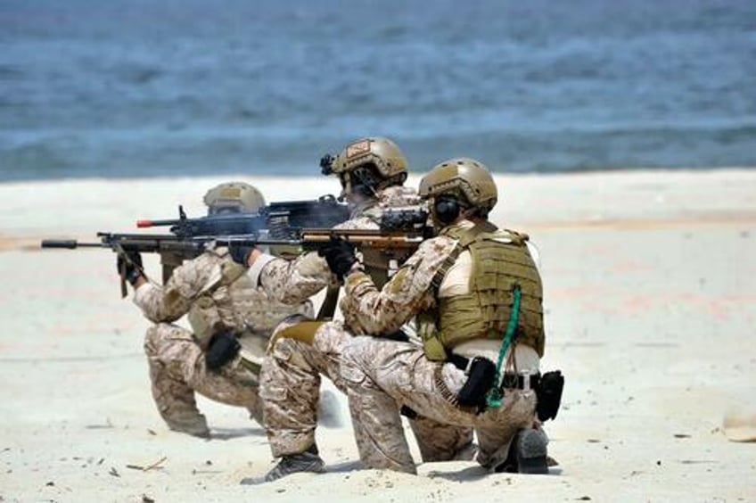 5 ways to build extraordinary resilience according to an ex navy seal and paralympic champion