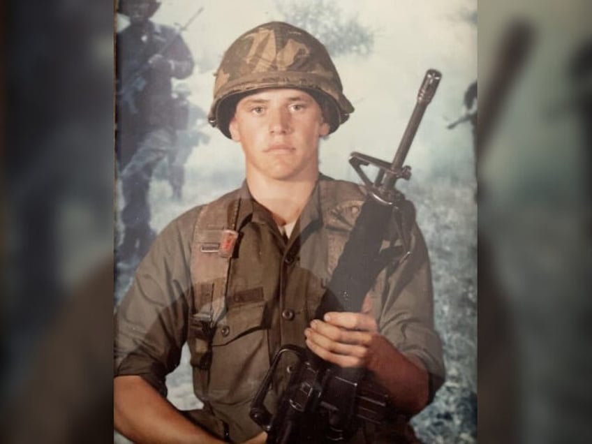 Tim Walz portrait in National Guard uniform.