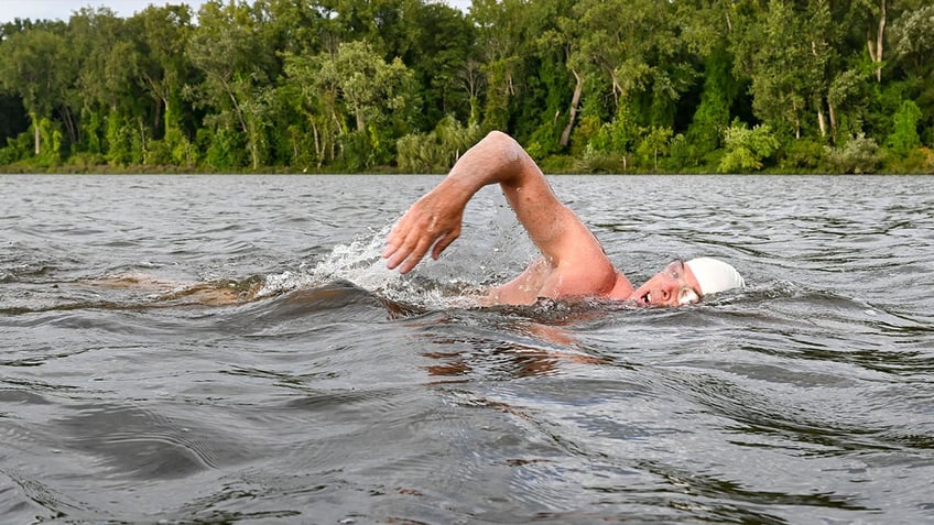 53 year old hudson river swimmer nears end of 315 mile journey