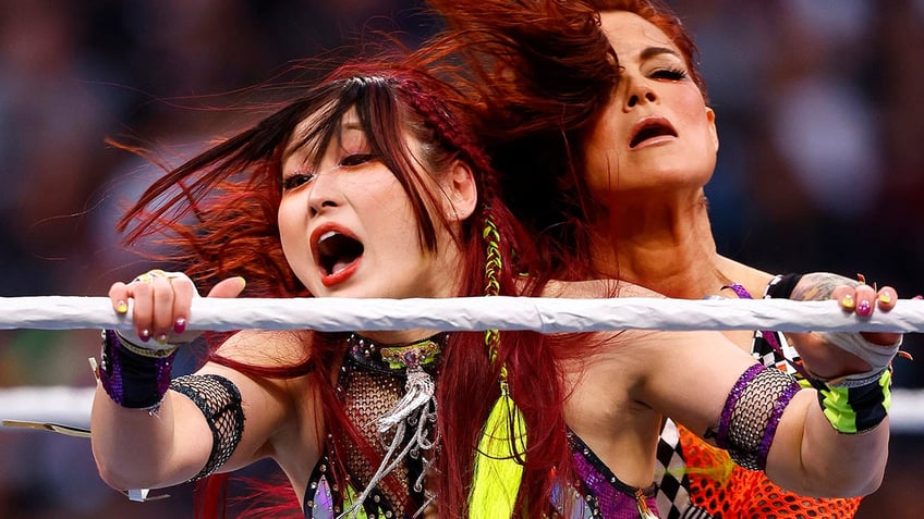 Iyo Sky vs Lita