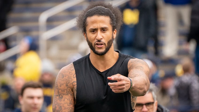 Colin Kaepernick practicing