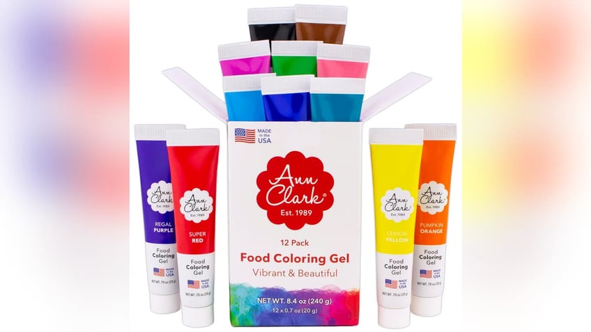 Make bright colors for your cake with food color gel or powder. 