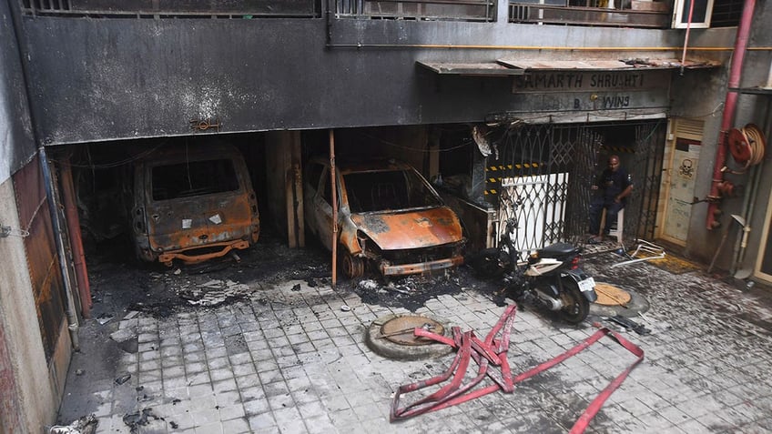 6 dead 38 injured in mumbai after fire engulfs 6 story residential building