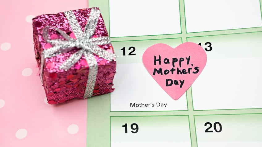 6 last minute gifts for mothers day that will get to her on time