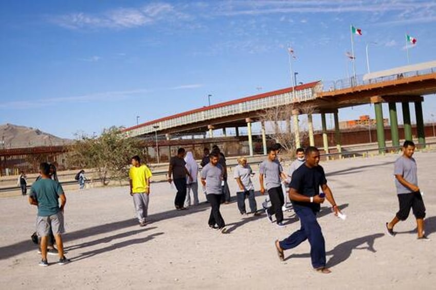 666k venezuelans crossed southern us border last month surpassing mexicans