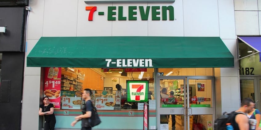 7 11 employee takes matters into own hands beats would be robber with stick until he cries leaves store