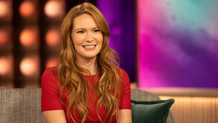 Author Sarah J. Maas on the Kelly Clarkson Show