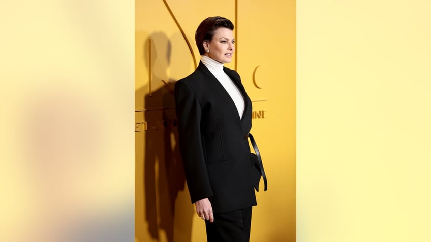 Linda Evangelista on the red carpet