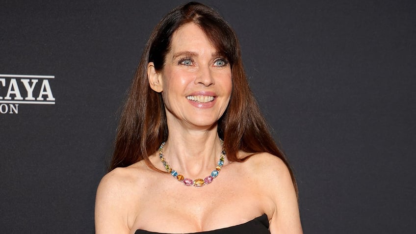 Carol Alt on the red carpet