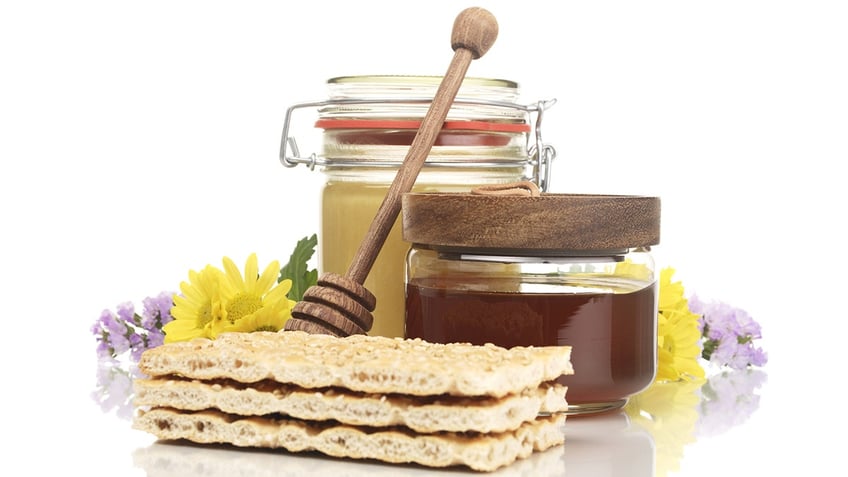 Crispbread with honey