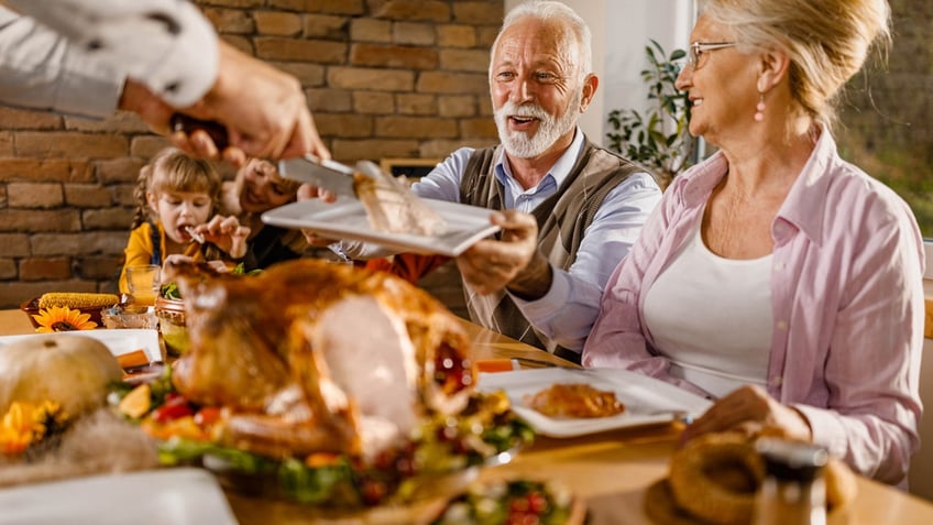 9 ways you can save big as the host of thanksgiving dinner