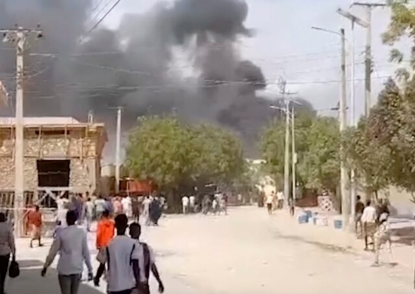 a bombing at a checkpoint in somalia killed at least 15 people authorities say