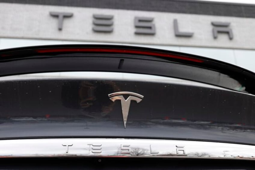 a group of norwegian unions says it will act against tesla in solidarity with its swedish colleagues