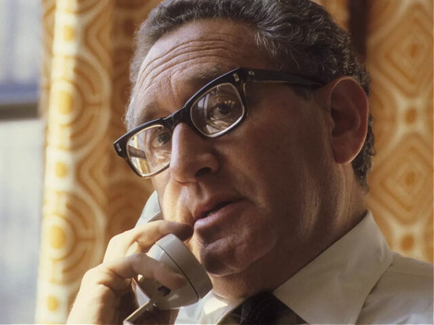 a list of the surprisingly gorgeous glamorous women henry kissinger reportedly romanced in his time