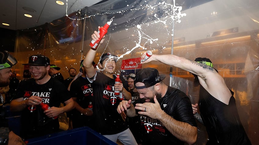 a look back on what life was like when twins last won postseason series