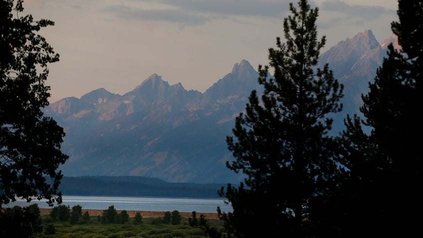 Grand-Teton-Grizzly-Attack