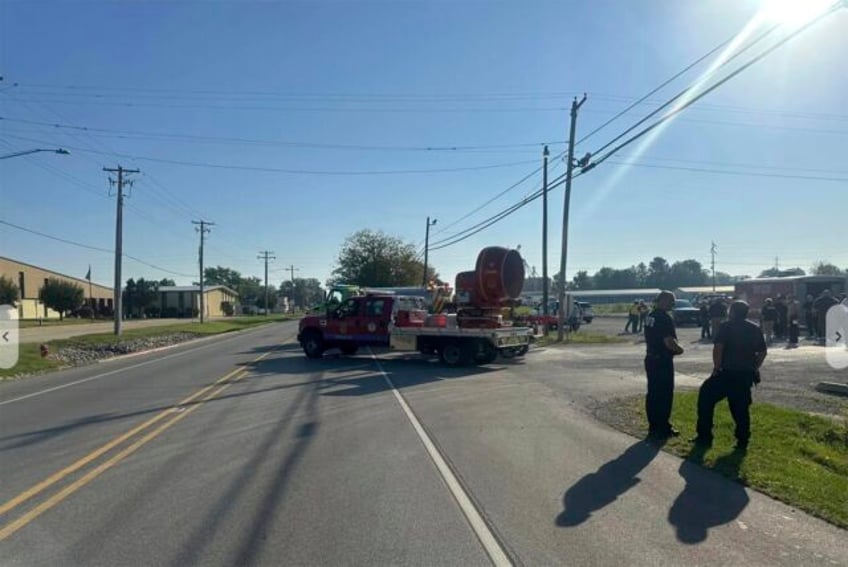 a truck crash in illinois kills 5 seriously injures 5 and forces an evacuation due to ammonia leak