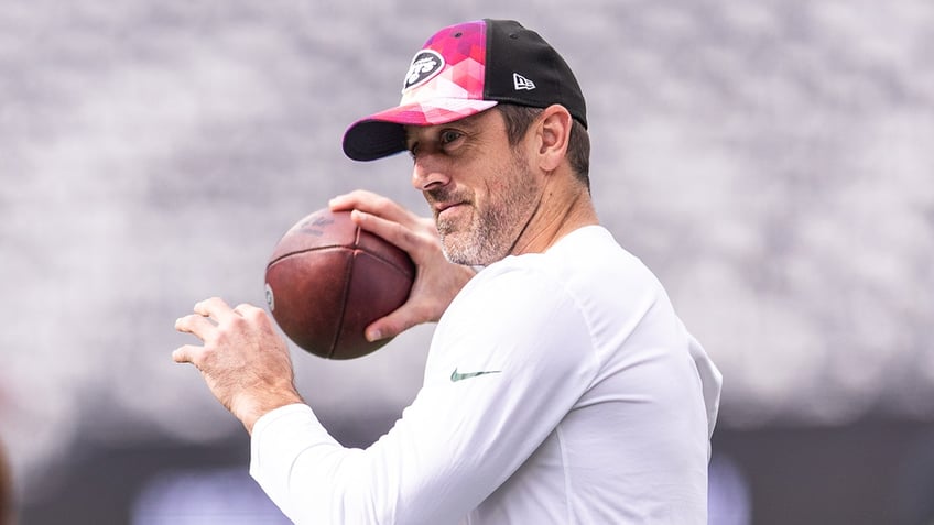 aaron rodgers aiming to return this season regardless of jets record report