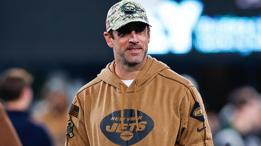 Aaron Rodgers as Jets play Chargers