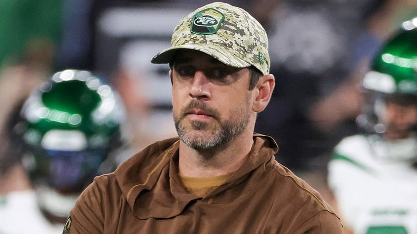 aaron rodgers likes former pro bowlers scorching take on sunscreen