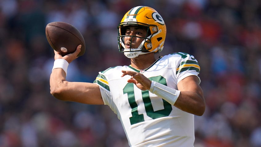 aaron rodgers reveals hilarious message he sent packers jordan love after beating bears