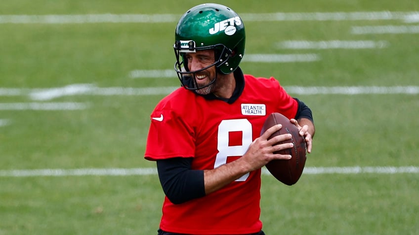 aaron rodgers taking more patient approach as he begins first training camp with jets