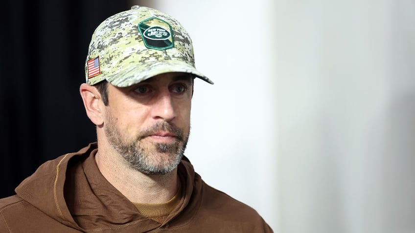 aaron rodgers teases jets return again pinpoints timing report