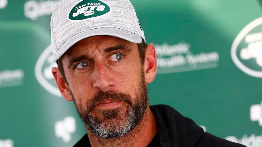 aaron rodgers torches sean payton over nathaniel hackett remarks gives stern warning