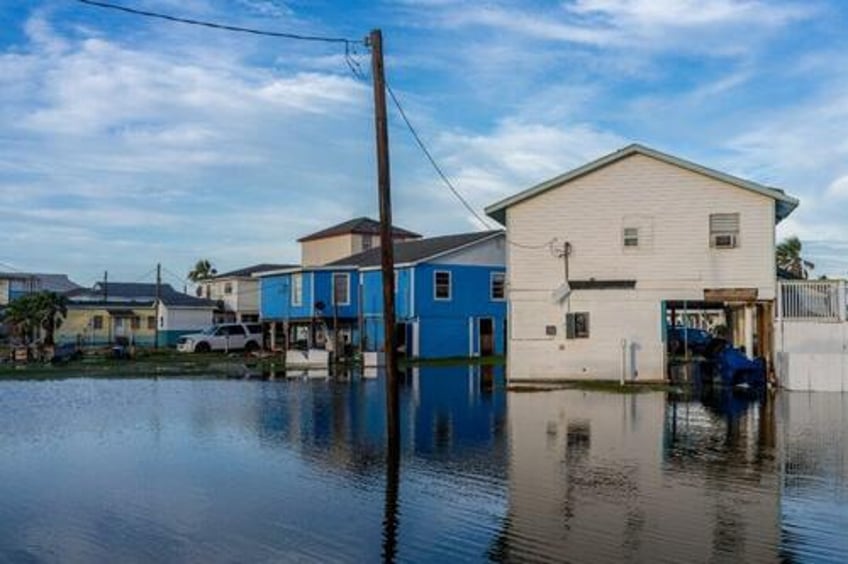 abbott demand answers from centerpoint as 260000 texans still without power