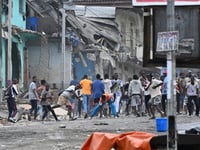 Abidjan clashes as district demolished for new road