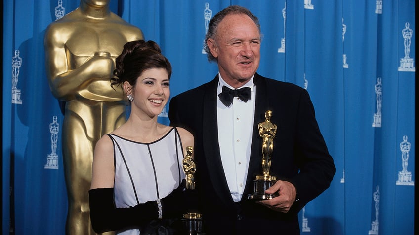 Marisa Tomei and Gene Hackman holding Oscar Awards