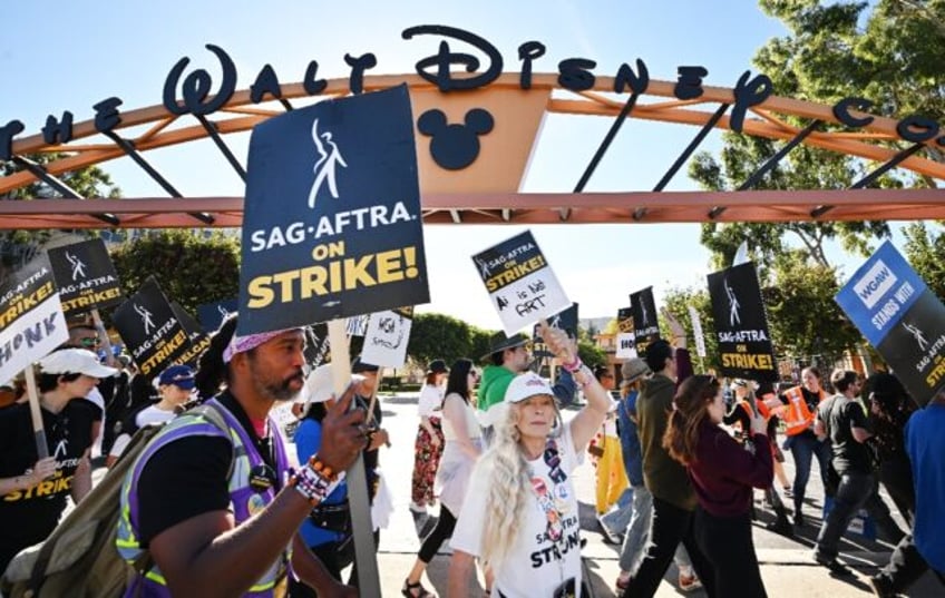 actors union says no agreement on studios final offer