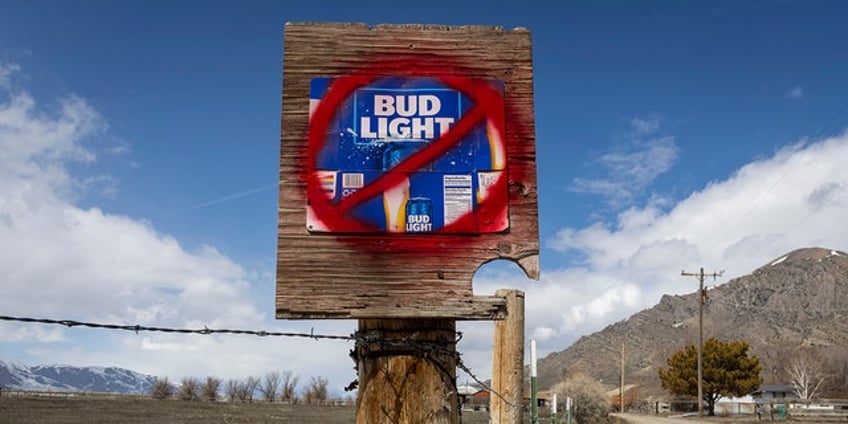 ad exec doesnt see how bud light recovers from sales crash americans spoke with their pocketbooks