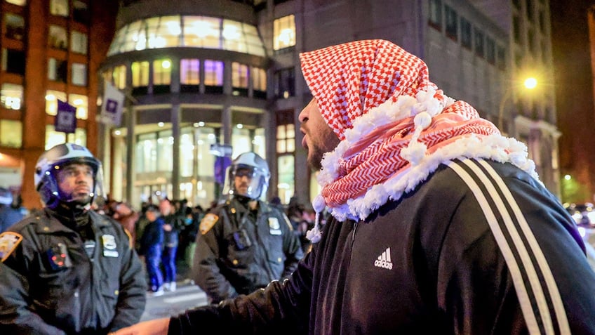 anti-Israel agitator at NYU with officers present