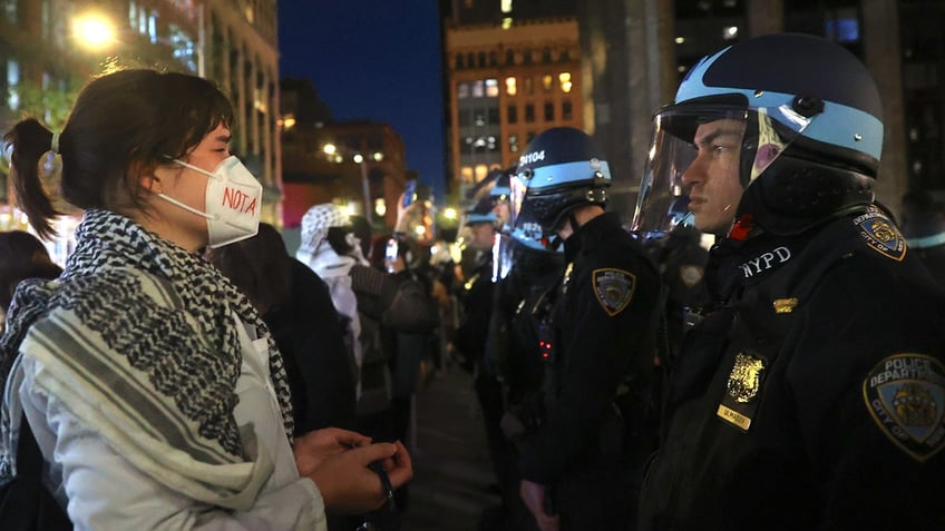 NYPD hold the line at NYU anti-Israel protest