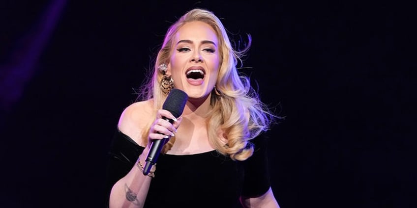 adele berates security for bothering fan during vegas performance they wont bother you again