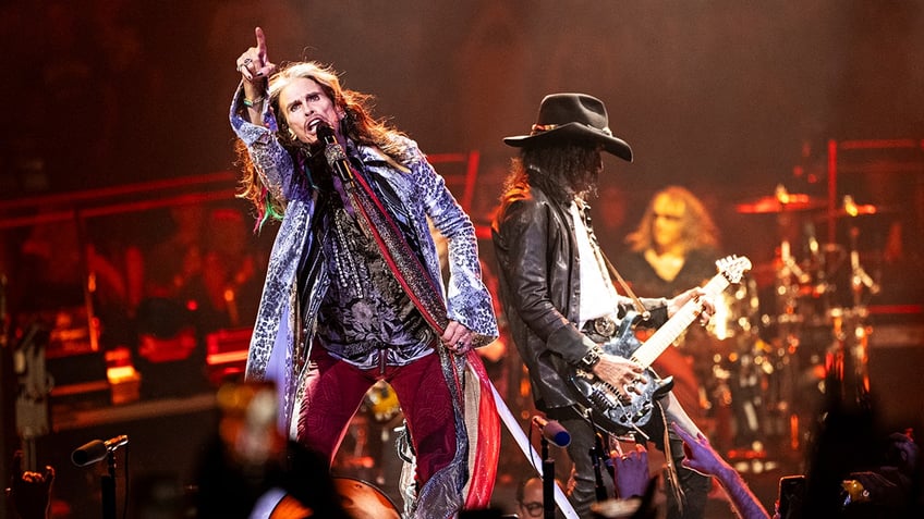 aerosmith kicks off farewell peace out tour in philadelphia with 2 hour set