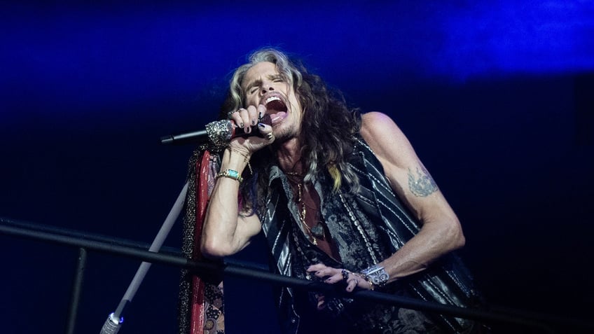 aerosmith tour canceled indefinitely as steven tylers vocal injuries worsen