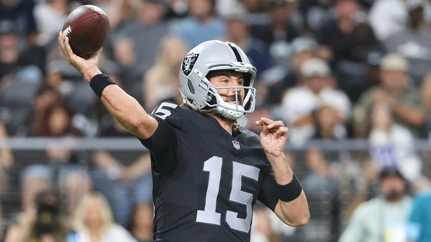 Gardner Minshew throws ball